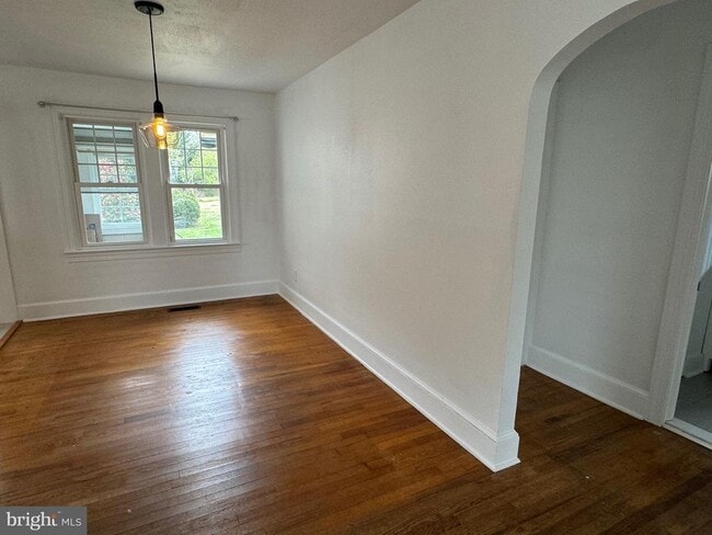 Building Photo - 110 Forrest Ave