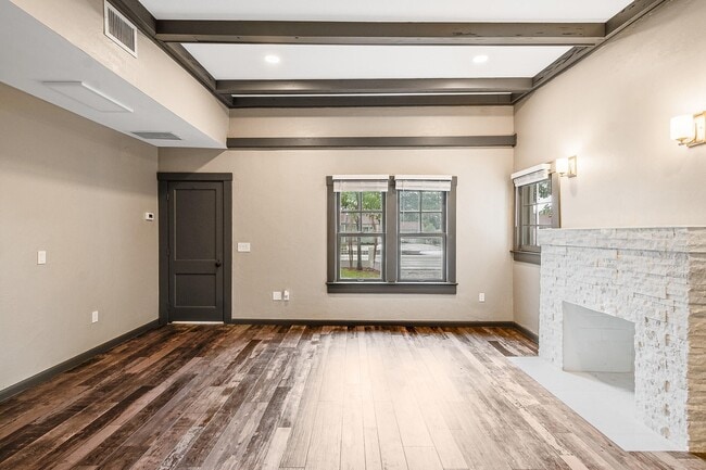 Building Photo - 621 Forest Hill Blvd