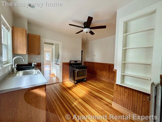 Building Photo - Large 1+ Bedroom with Parking Included on ...