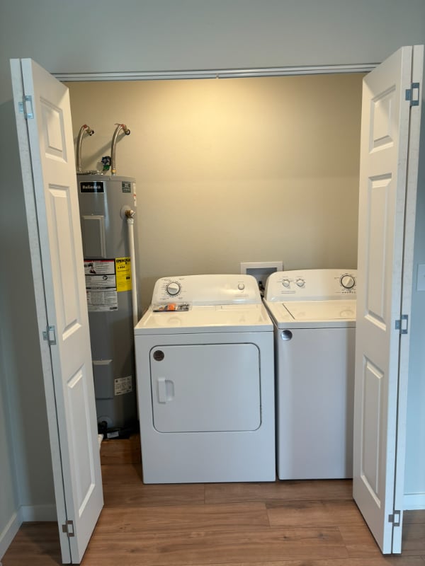 Building Photo - 1040 W 2nd St Ext