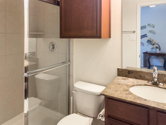 Foto del edificio - 2519 Rosemere Dr