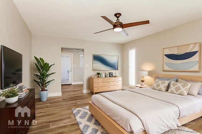 Building Photo - 7043 E Hearn Rd