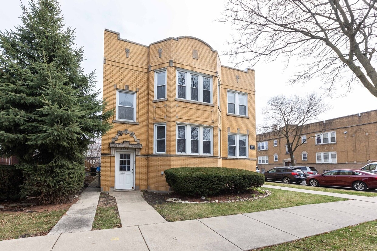 Foto principal - 2301 N Lowell Ave