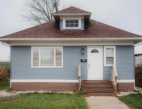 Building Photo - 505 3rd Ave NE