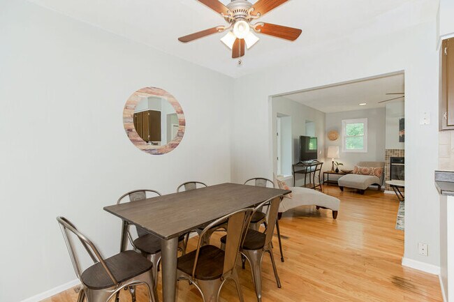 Building Photo - 1109 NE Noeleen Ct