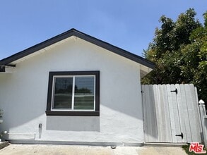 Building Photo - 19459 Keswick St