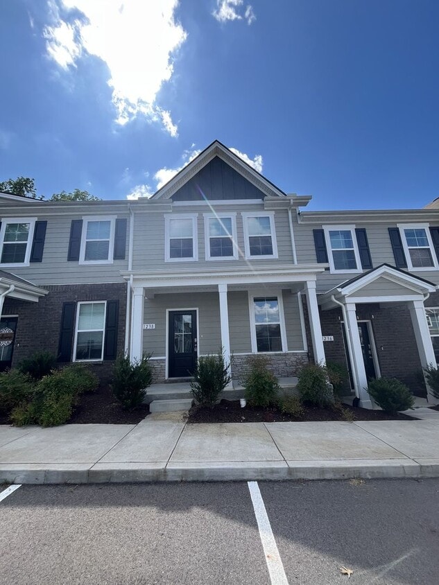 Primary Photo - Townhome less than 2 miles from Downtown C...