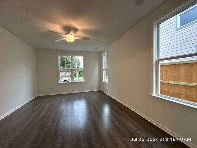 Building Photo - 3272 Highland Park Pl