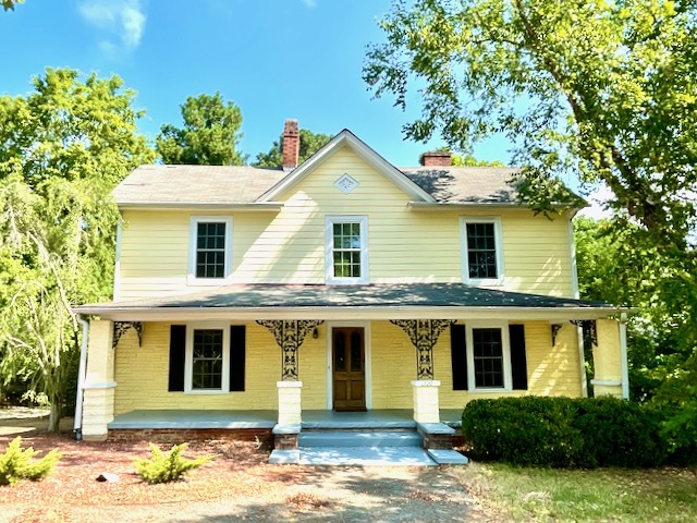 Front View - 1320 E Main St