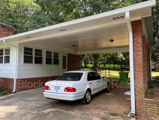 Building Photo - 401 Lord Berkley Rd