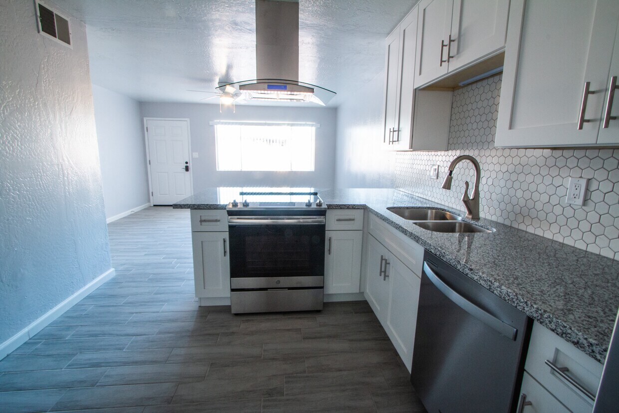 Foto principal - 1125 N Oleander St