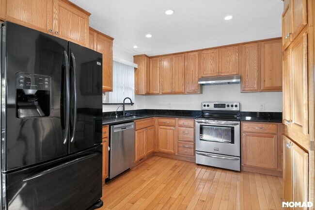 Foto del edificio - 13432 W Alaska Pl