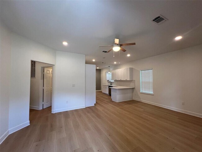 Foto del edificio - 1402 Bernie Ave