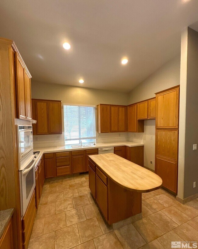 Building Photo - 2662 Pride Dr