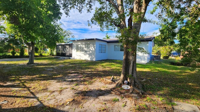 Building Photo - 610 NW 38th Ct