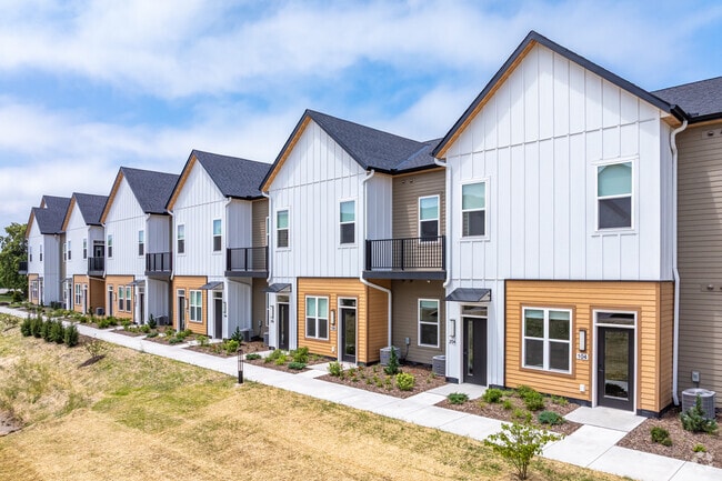 Building Photo - Village 43