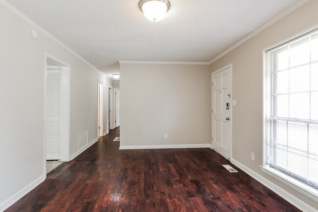 Foto del edificio - 2907 Cedar Ln