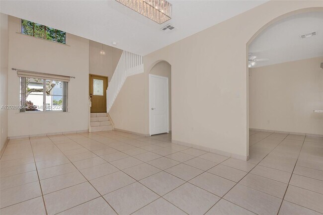 Foto del edificio - 4959 SW 128th Terrace