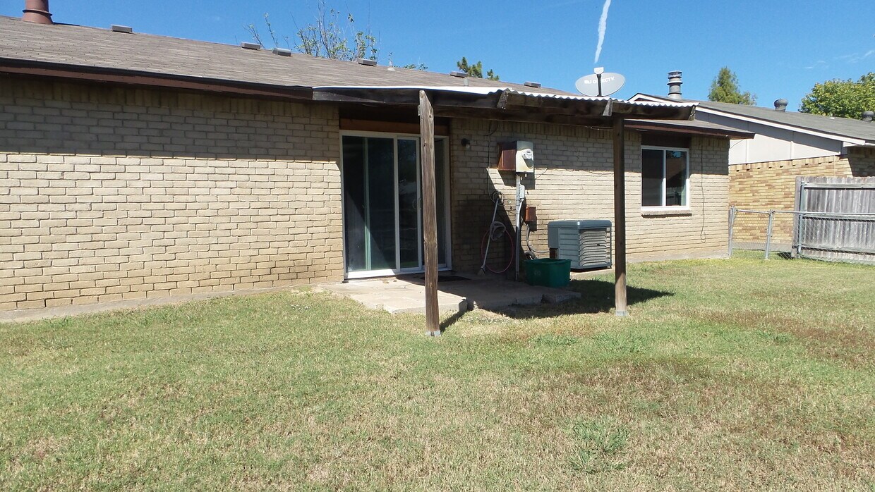 Building Photo - 722 Circle Cove Dr