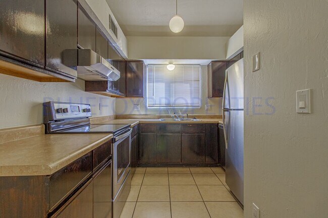 Building Photo - 2-Story w/ Bedroom Loft with a Fenced Yard!
