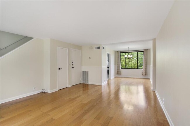 Foto del edificio - 1160 Briarcliff Ct NE