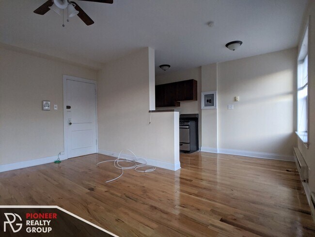 Building Photo - 818 W Diversey Pky