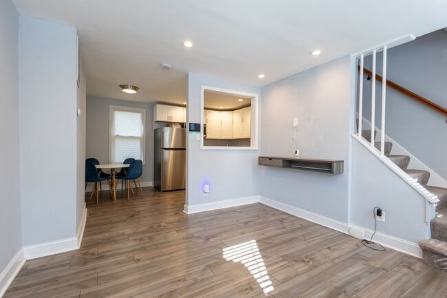 Building Photo - Lovely 2 BR/2 BA Semi-Detached Home in Marshall Heights!