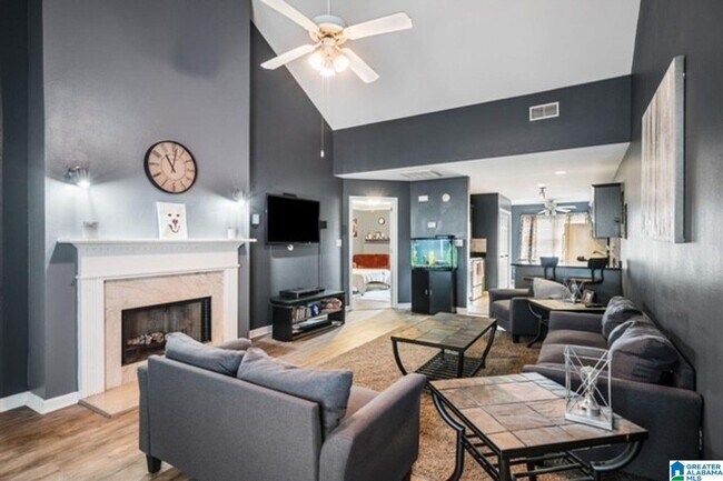 Foto del edificio - 1504 Hillsboro Ln