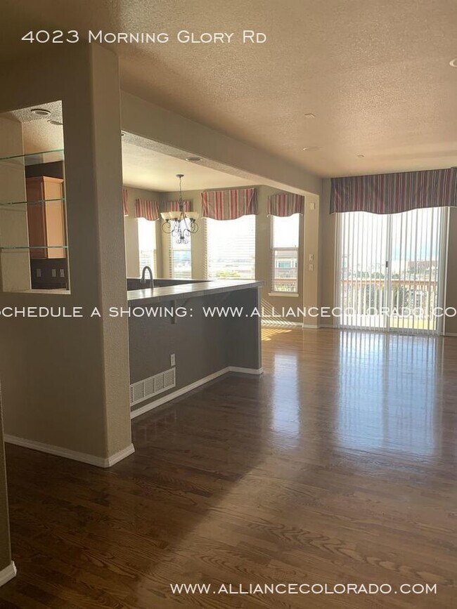 Foto del edificio - 4023 Morning Glory Rd