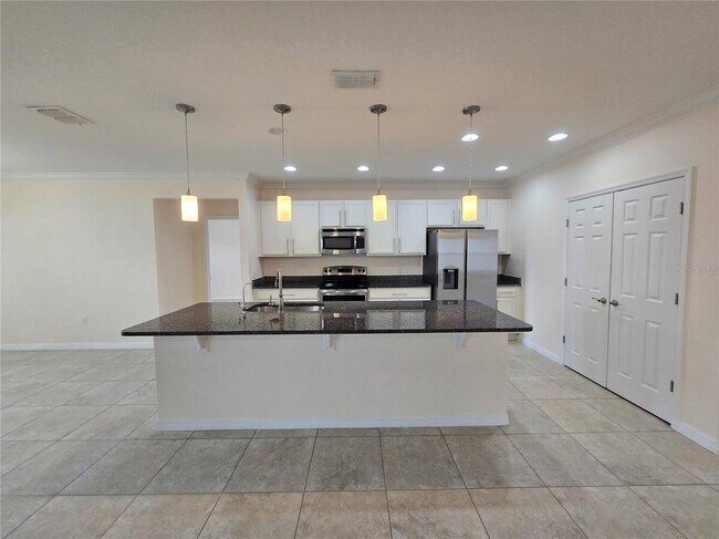 Building Photo - 2246 Waukegan Dr