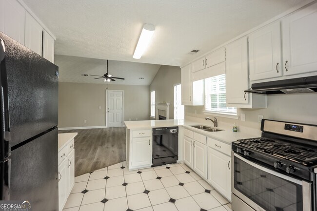 Building Photo - 7911 Woodlake Dr