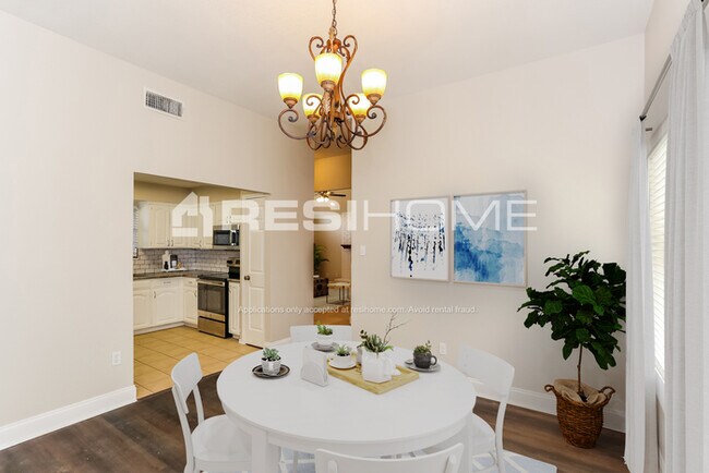 Foto del edificio - 820 Maple Leaf Drive