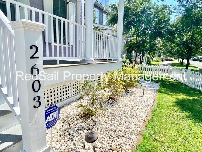 Building Photo - Don't Miss Out!! Charming Beach Community!