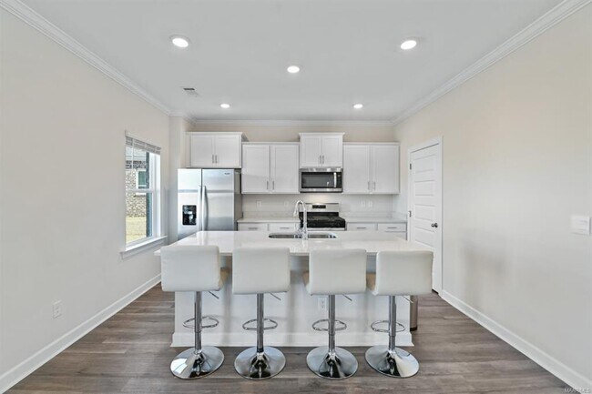 Foto del edificio - 6613 Firefly Ln