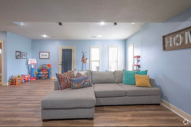 Building Photo - 10111 N Tullis Dr