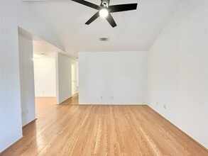 Building Photo - 6 Lea Oak Ct