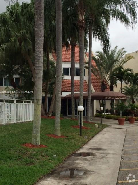 Building Photo - 120 Lakeview Dr
