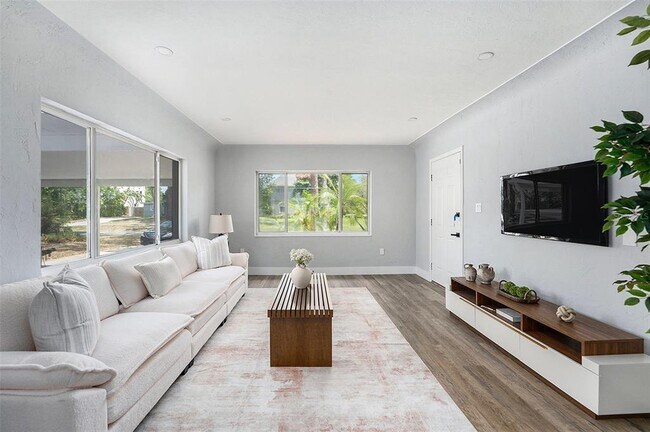 Foto del edificio - 4925 Alcazar Way S