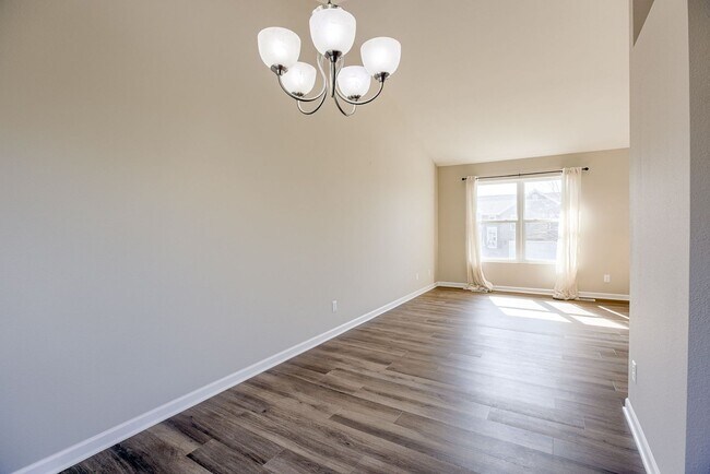 Foto del edificio - Bright & Spacious Elkhorn Home with Finish...