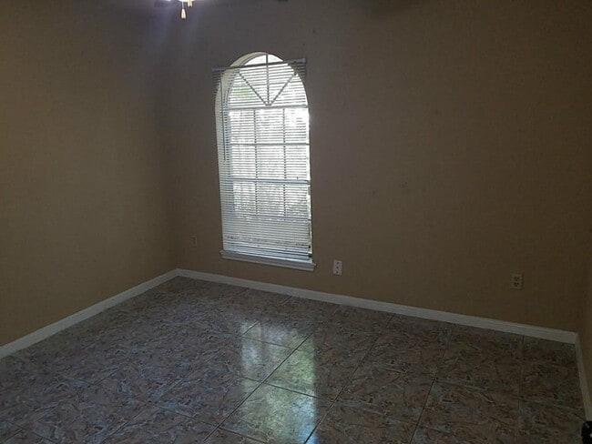 Building Photo - 10930 Twig Dr