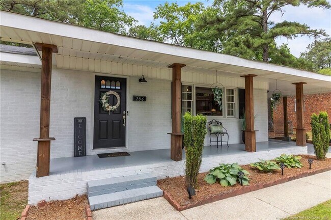 Foto del edificio - 756 Chadwick Rd