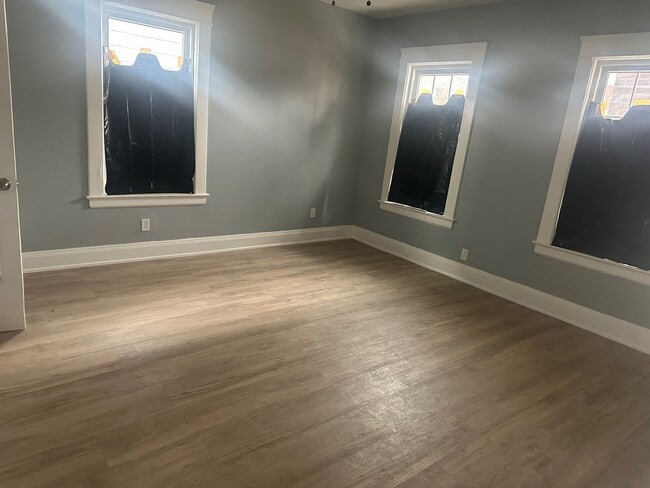 Building Photo - Halliday-2