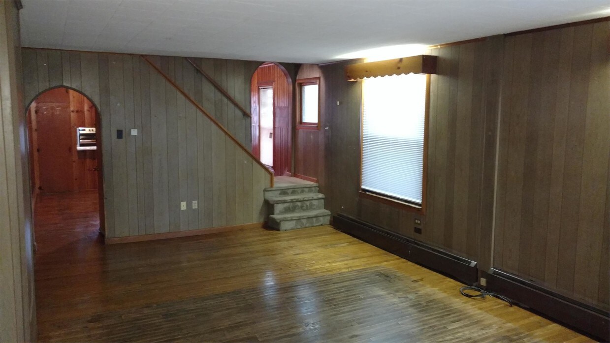 527 Race St Unit 527, Sunbury, PA 17801 Apartment for Rent in Sunbury