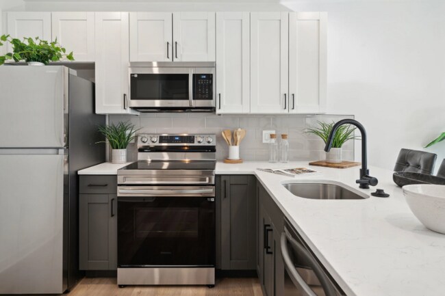 Photo - 1901 Hope St Apartment