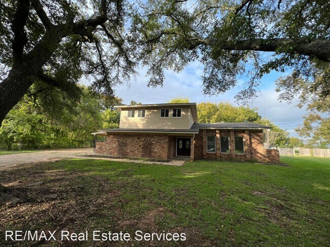 Foto del edificio - 5 br, 3.5 bath House - 222 Walnut