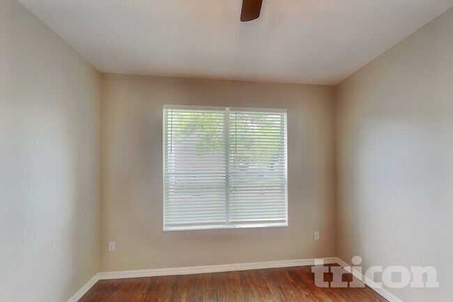 Foto del edificio - 351 Fairmount Park Ct