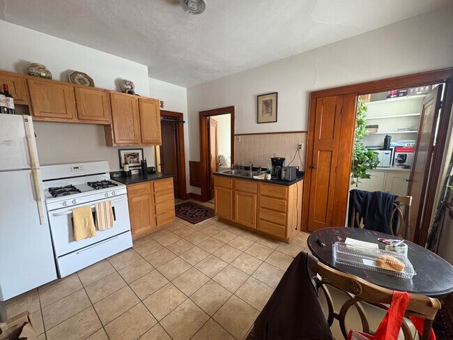 Foto del edificio - 3357 N Bartlett Ave