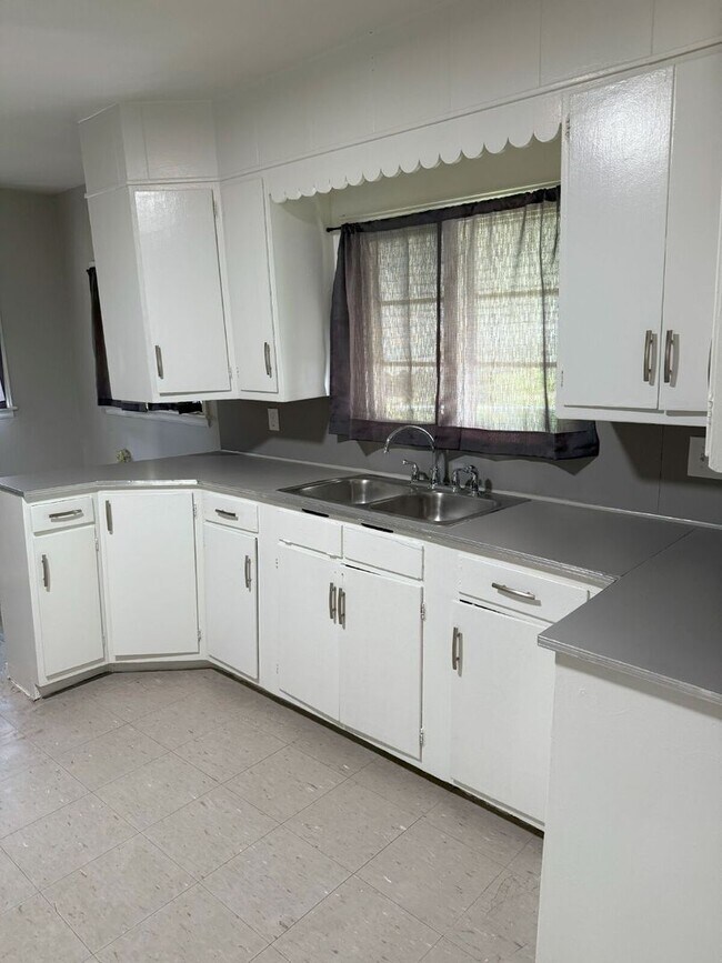 Foto del edificio - 3 bedroom, 1 bath remodeled home