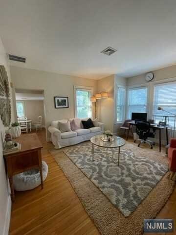 Foto del edificio - 149B Woodside Ave