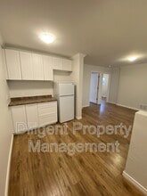 Building Photo - 612 Romaine St